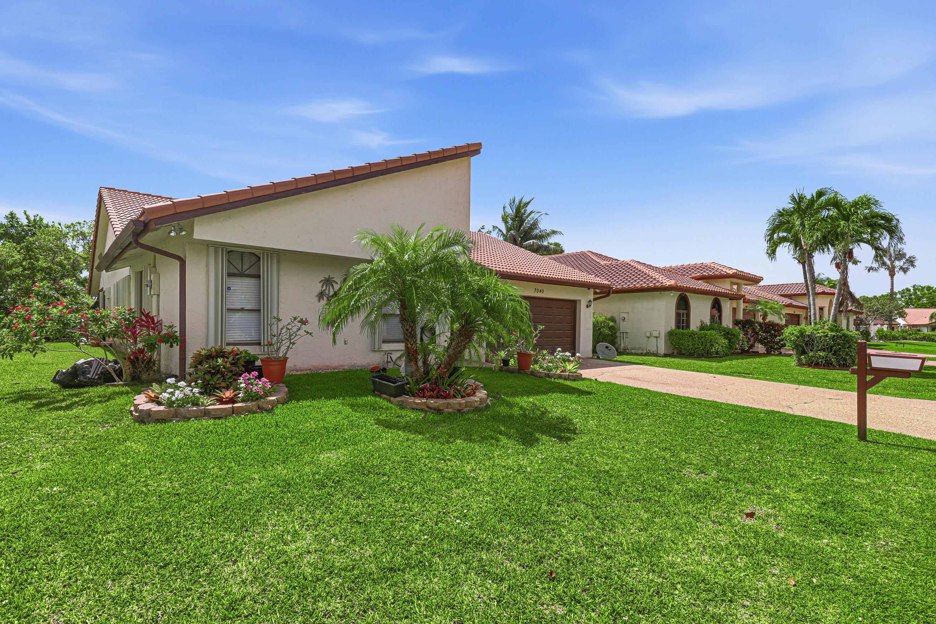 7040 Golf Pointe Circle