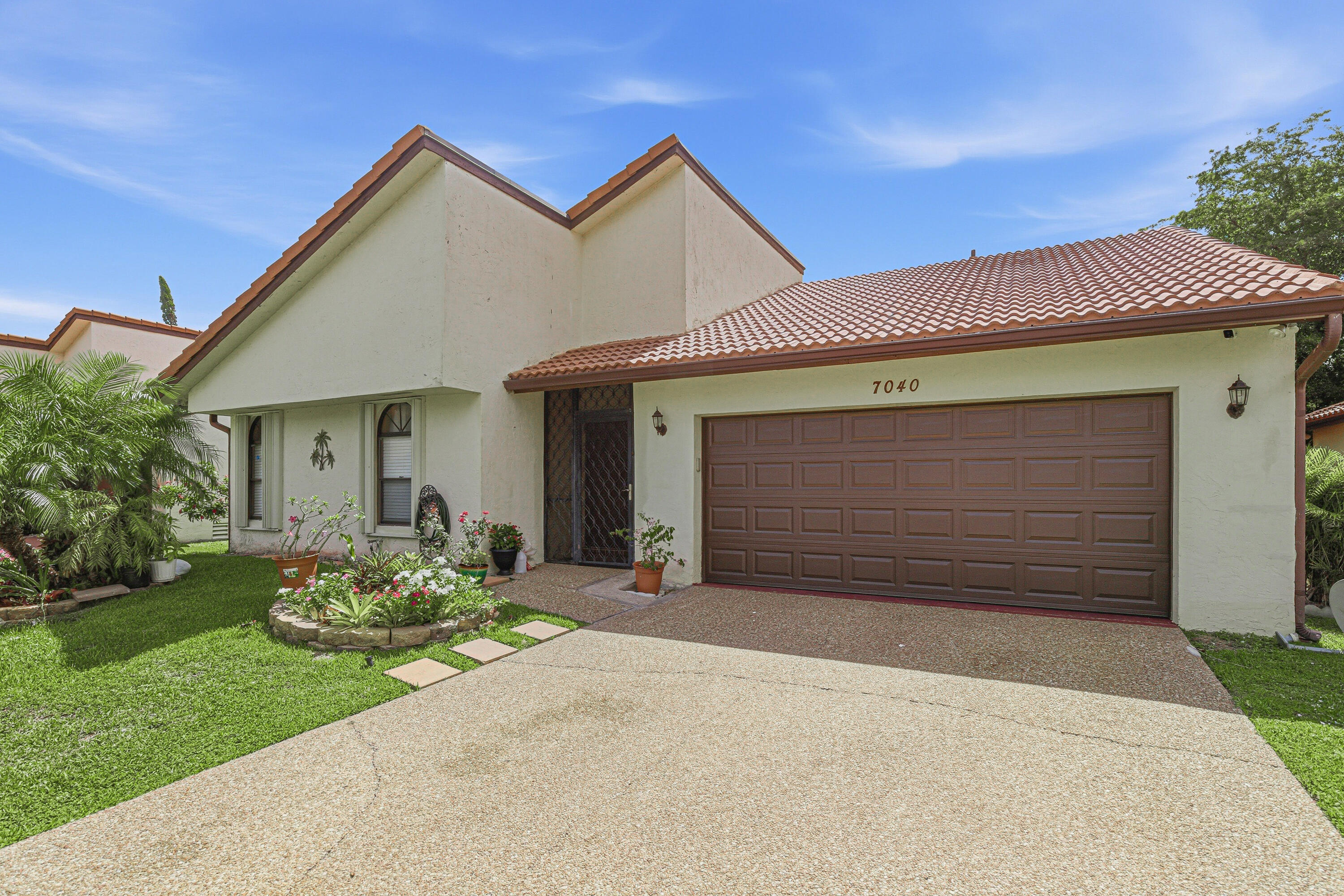 7040 Golf Pointe Circle