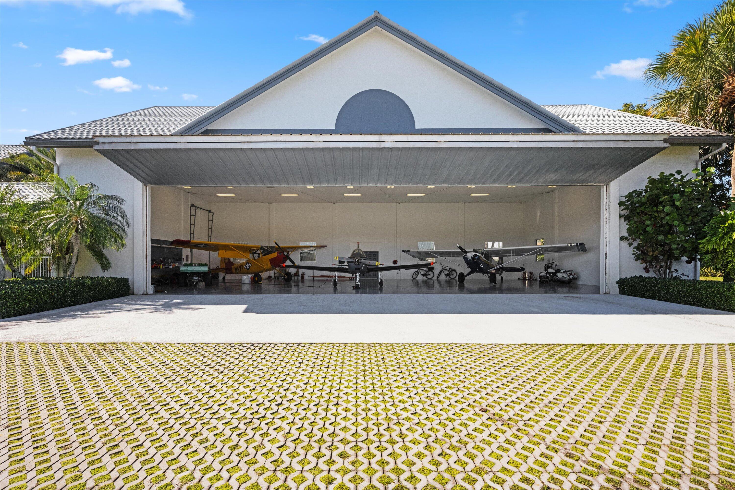 WELLINGTON AERO CLUB OF THE LANDINGS AT WELLINGTON - Residential