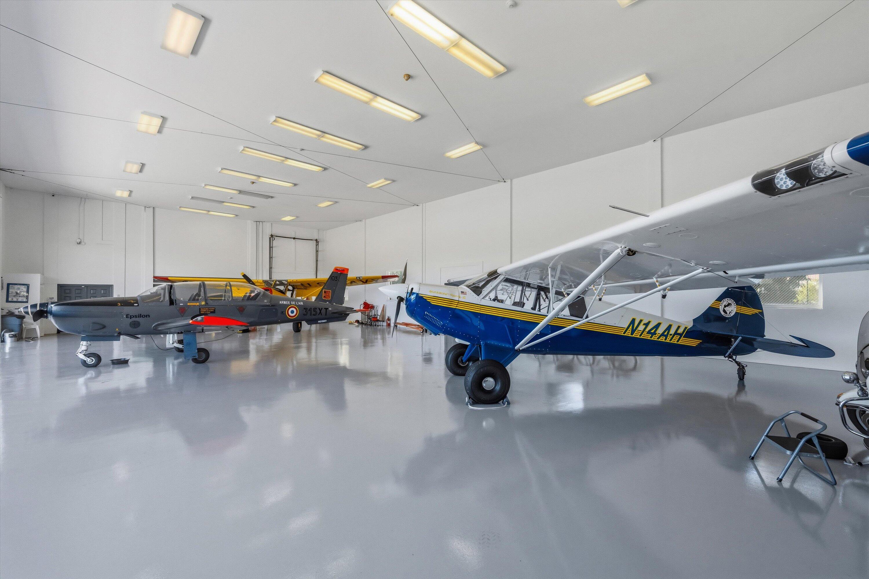 WELLINGTON AERO CLUB OF THE LANDINGS AT WELLINGTON - Residential