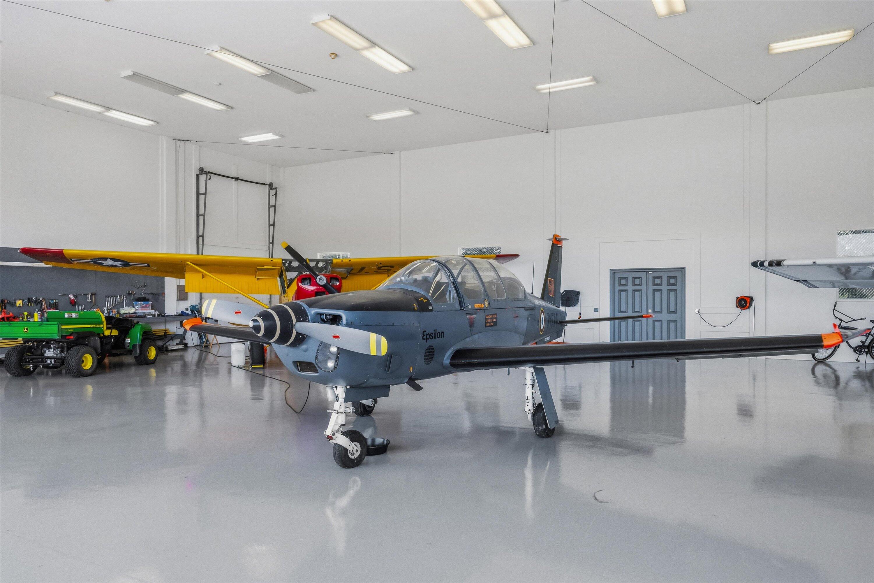 WELLINGTON AERO CLUB OF THE LANDINGS AT WELLINGTON - Residential