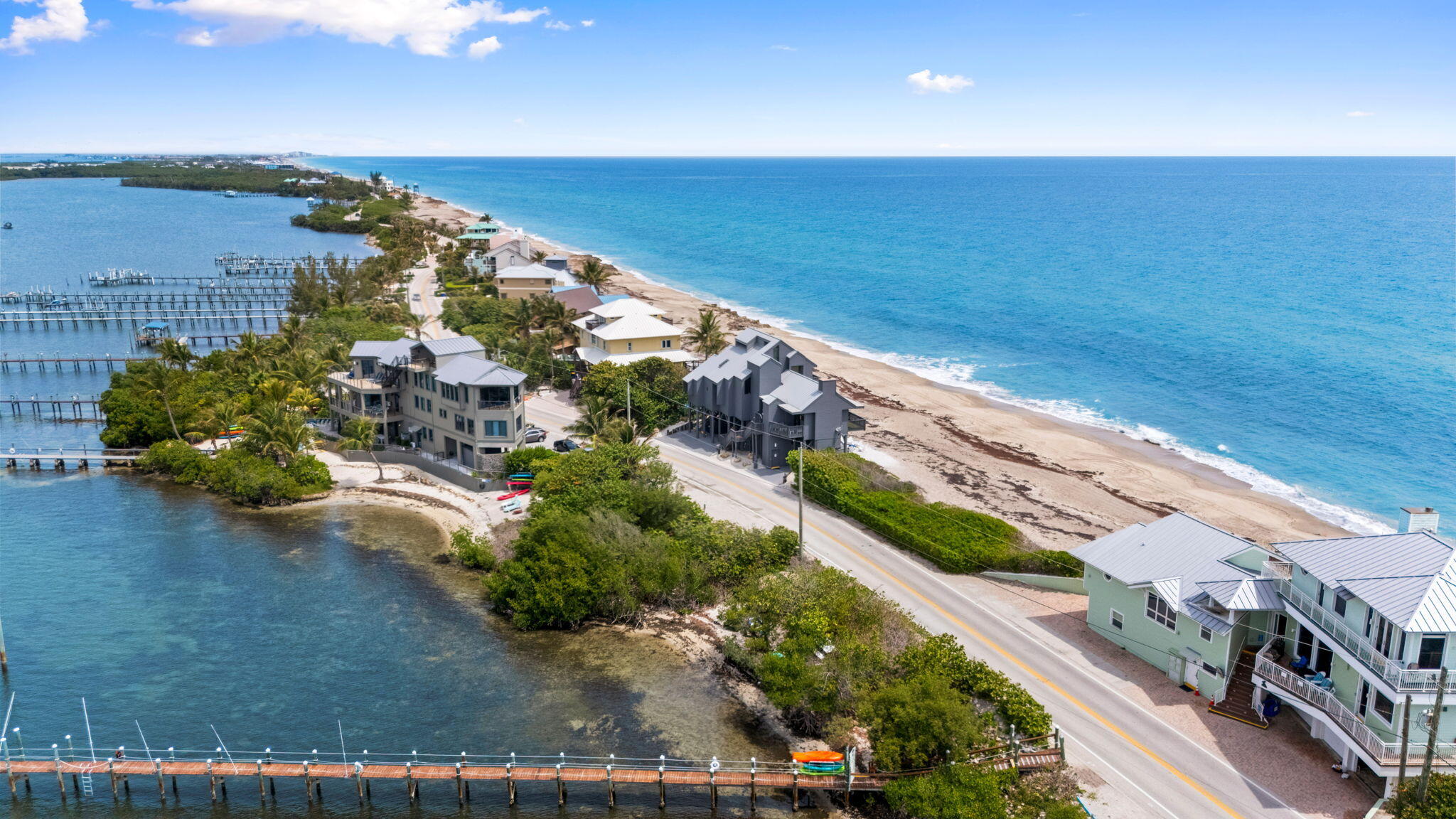 YACHT CLUB BEACH - Land
