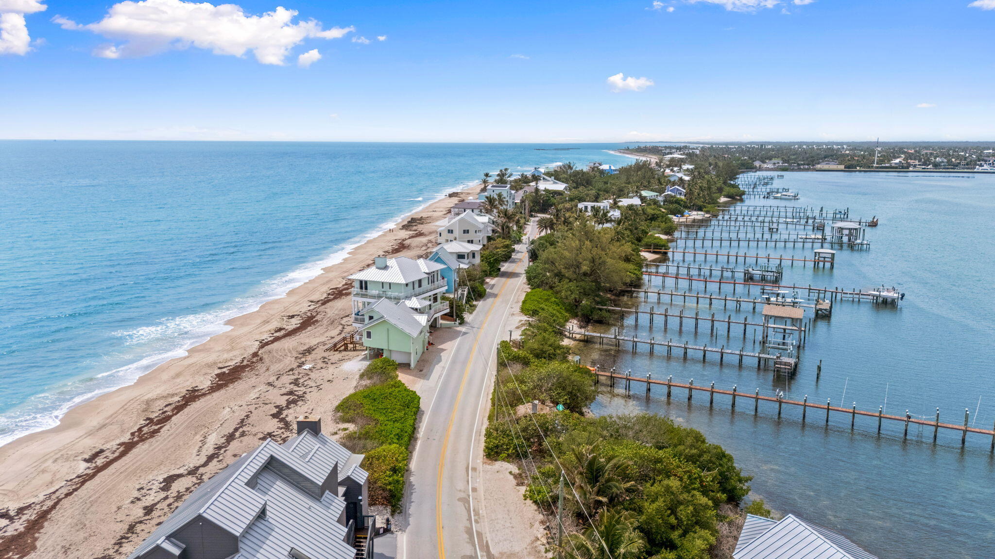 YACHT CLUB BEACH - Land