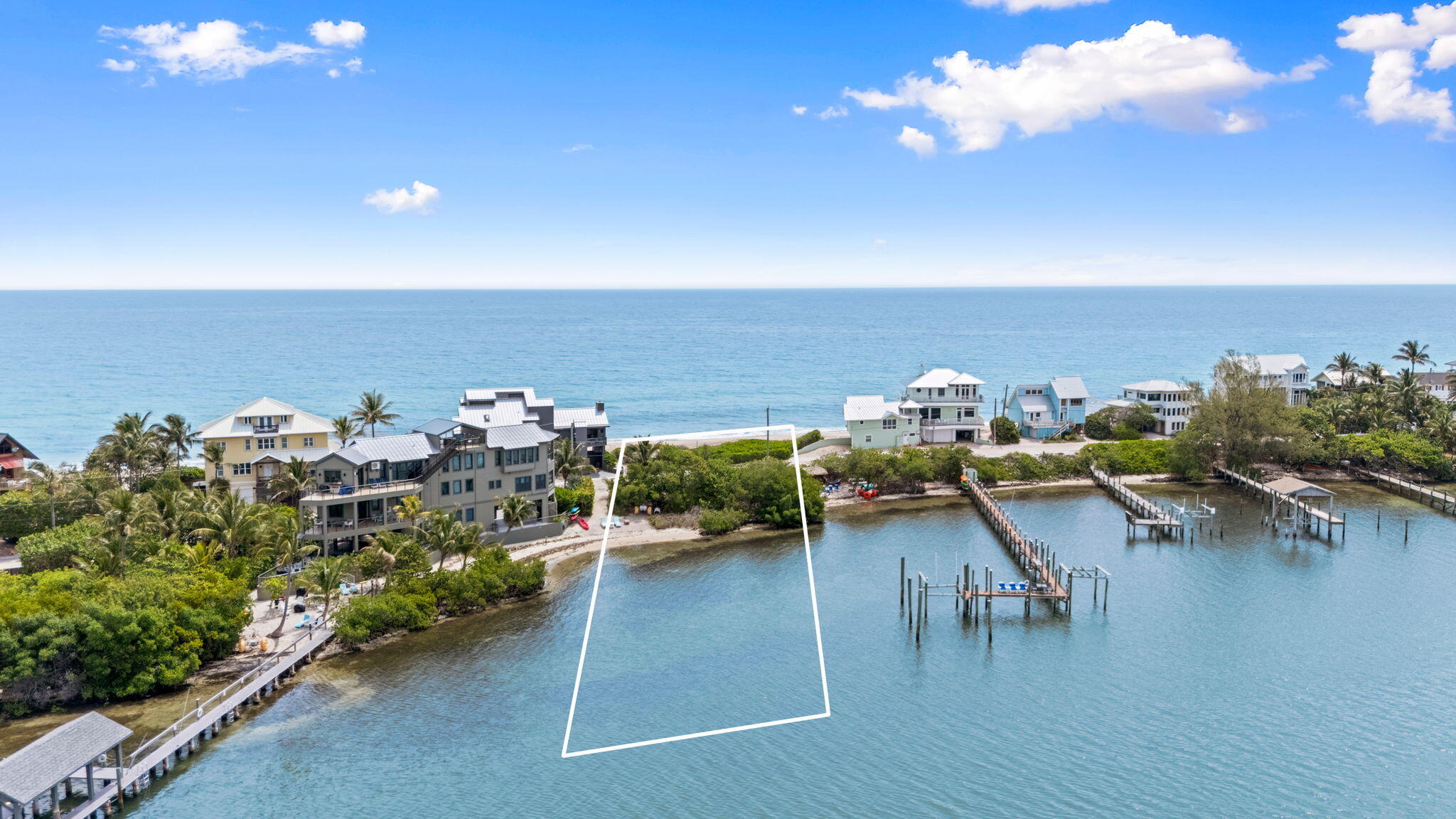 YACHT CLUB BEACH - Land
