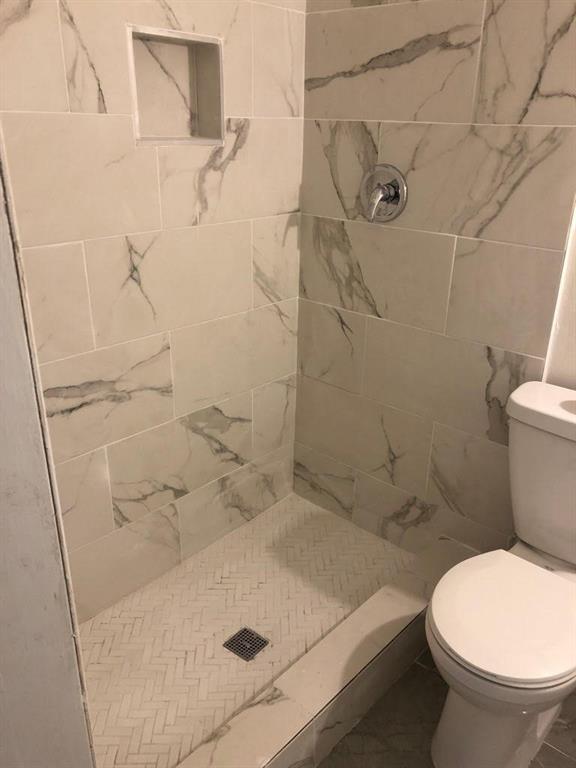 AVOCADO COURTS - Residential Lease