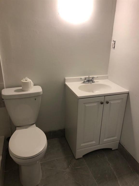 AVOCADO COURTS - Residential Lease