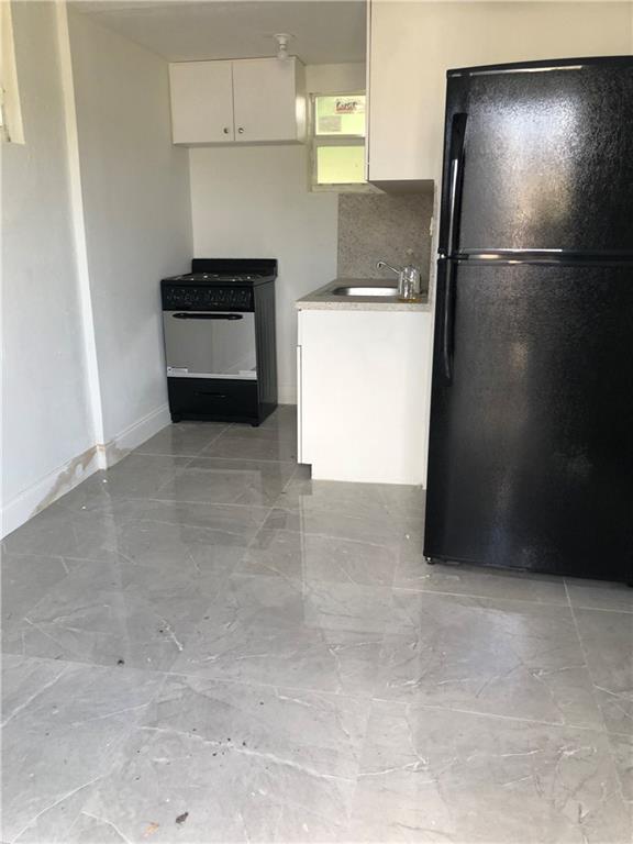 AVOCADO COURTS - Residential Lease