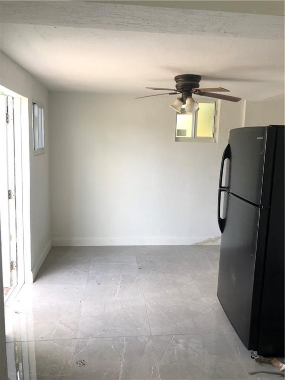 AVOCADO COURTS - Residential Lease