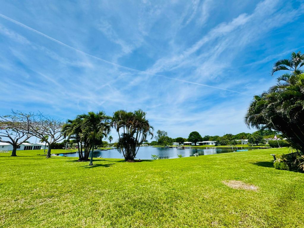Photo of 1213 SW 20th Avenue, Boynton Beach, FL 33426 (MLS # B26025655)
