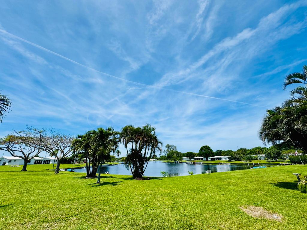 Photo of 1213 SW 20th Avenue, Boynton Beach, FL 33426 (MLS # B26025655)