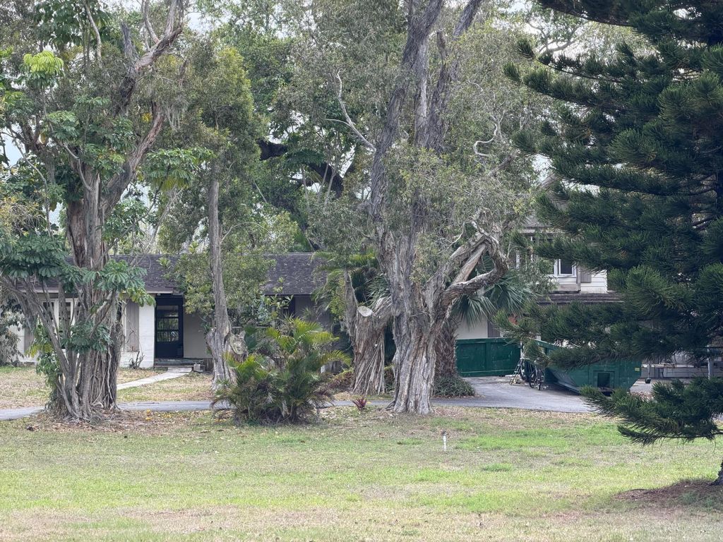 Photo of 1630 Glen Road, Glen Ridge, FL 33406 (MLS # B26002587)