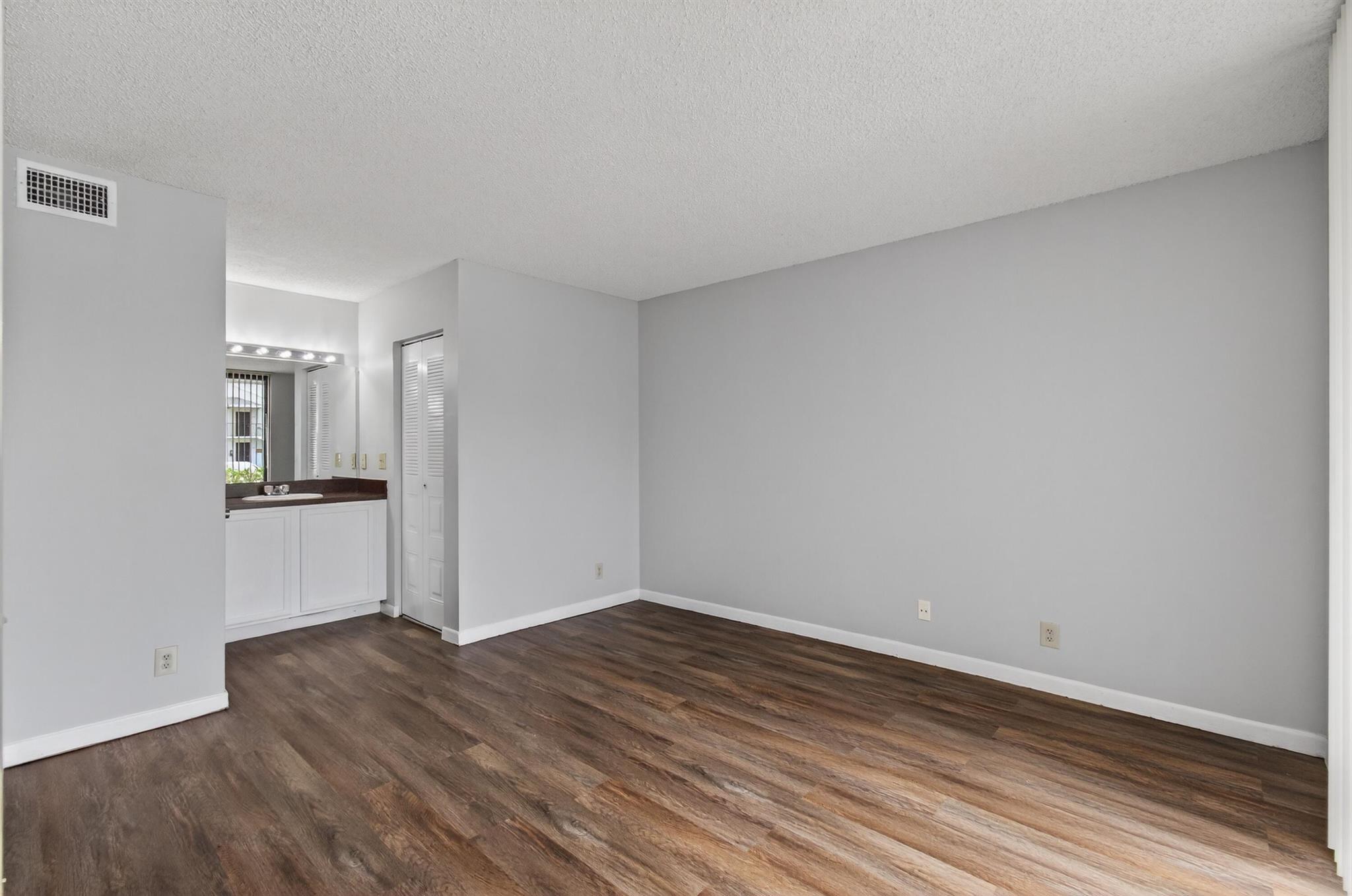 752 Executive Center Drive 19