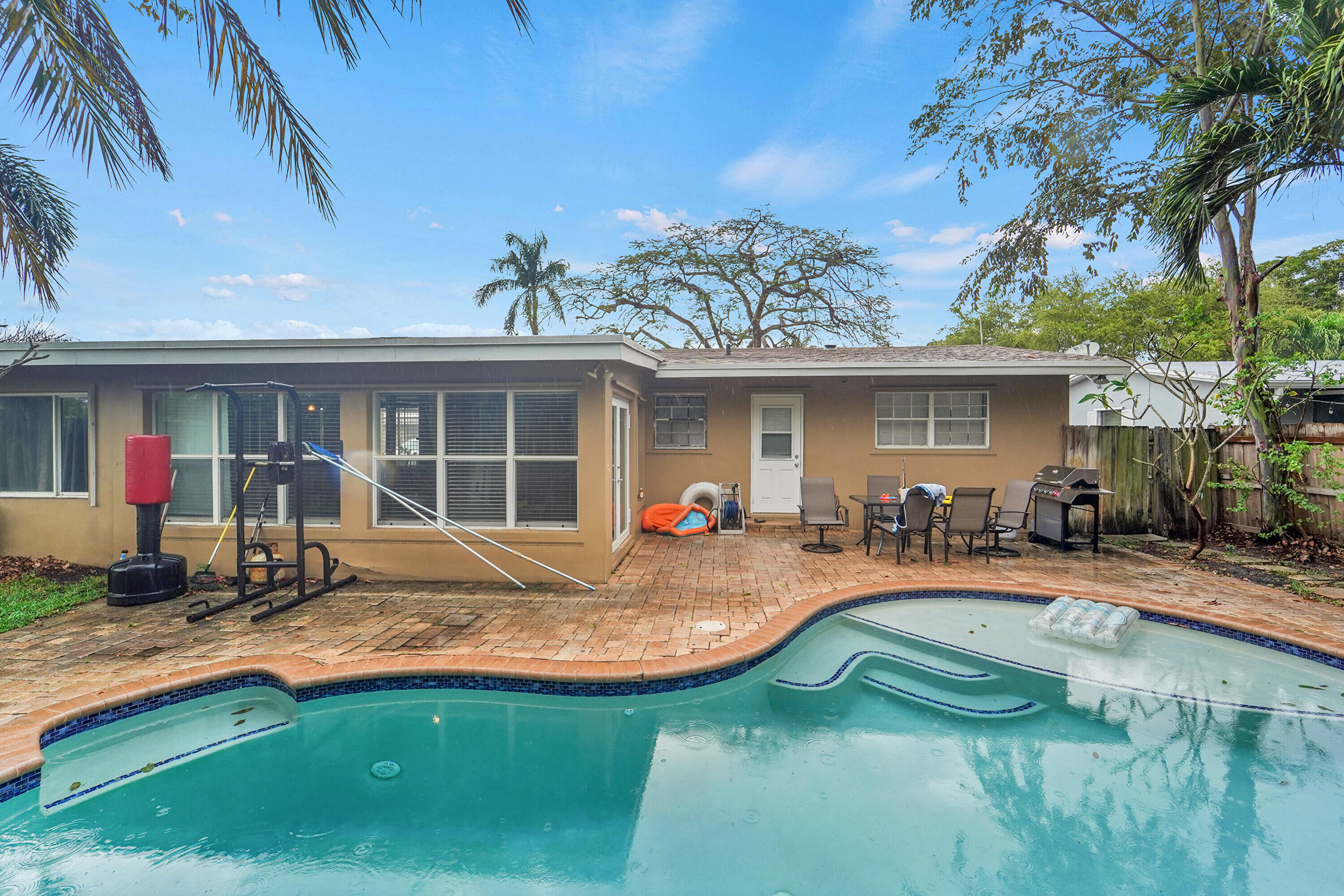 POMPANO GOLF ESTATES 1ST - Residential