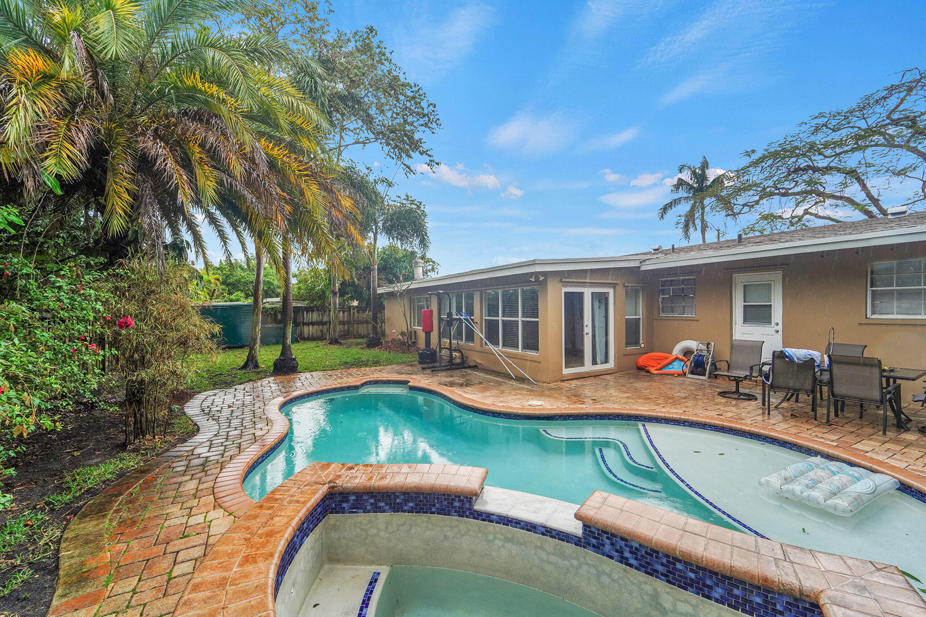 POMPANO GOLF ESTATES 1ST - Residential