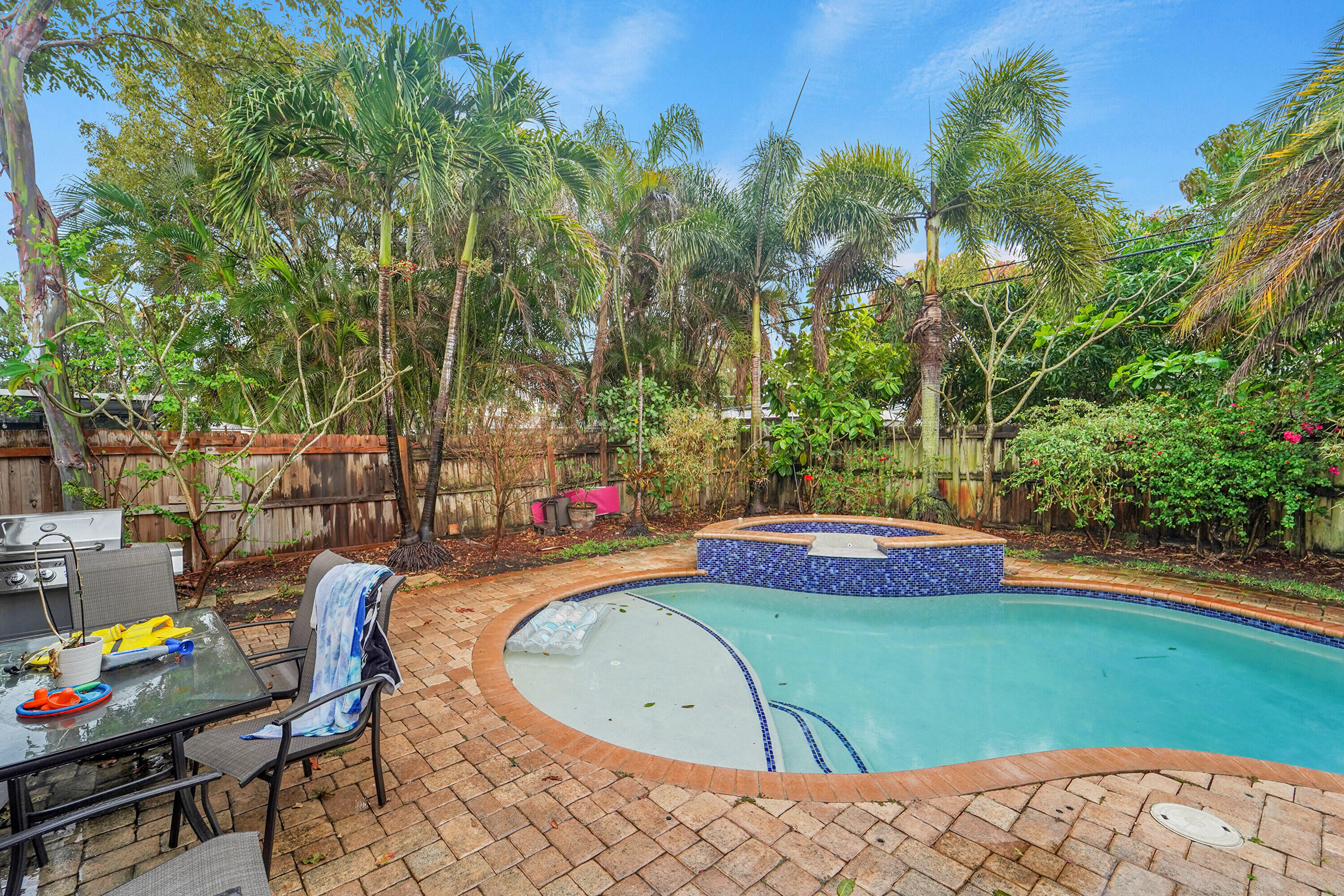 POMPANO GOLF ESTATES 1ST - Residential