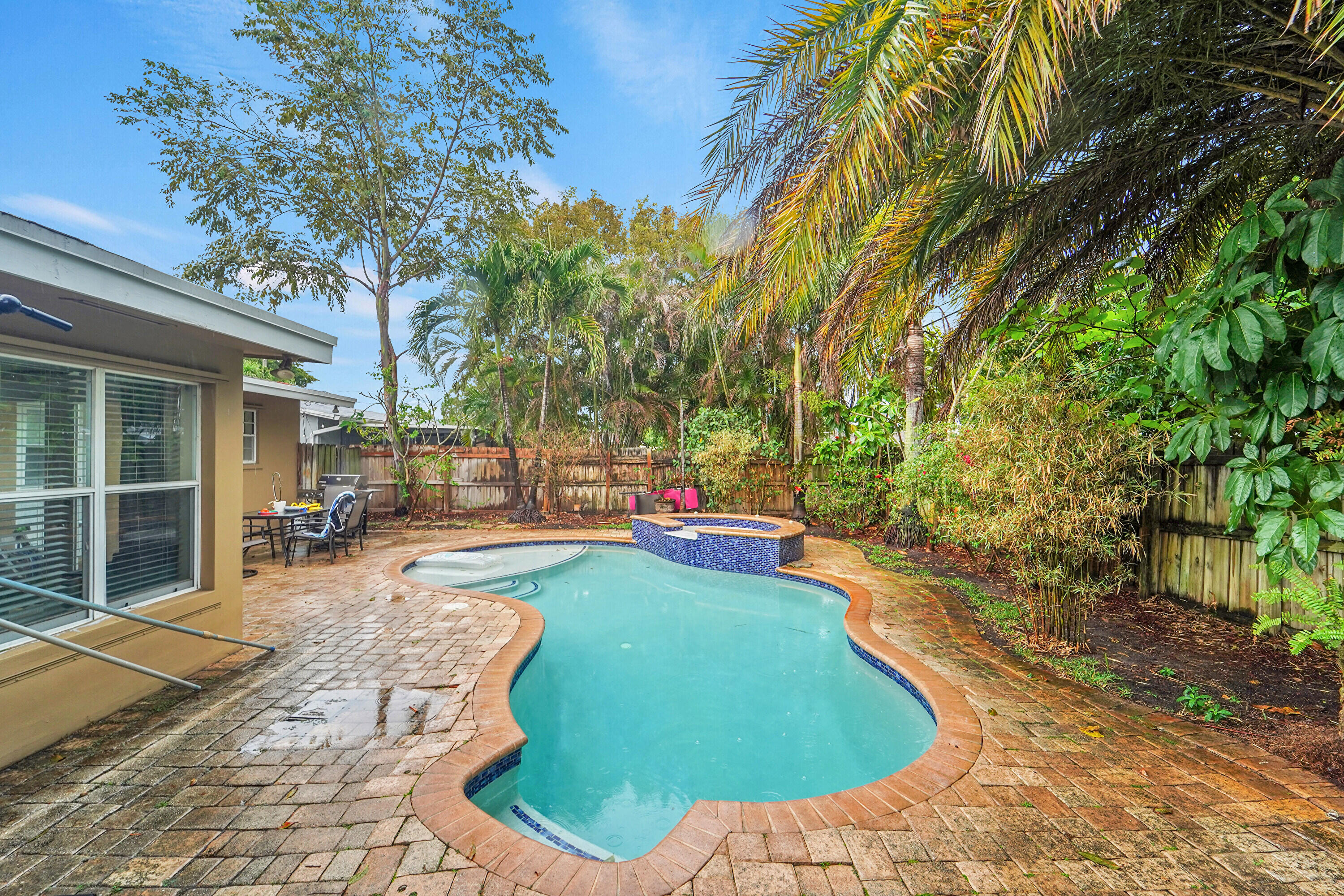 POMPANO GOLF ESTATES 1ST - Residential