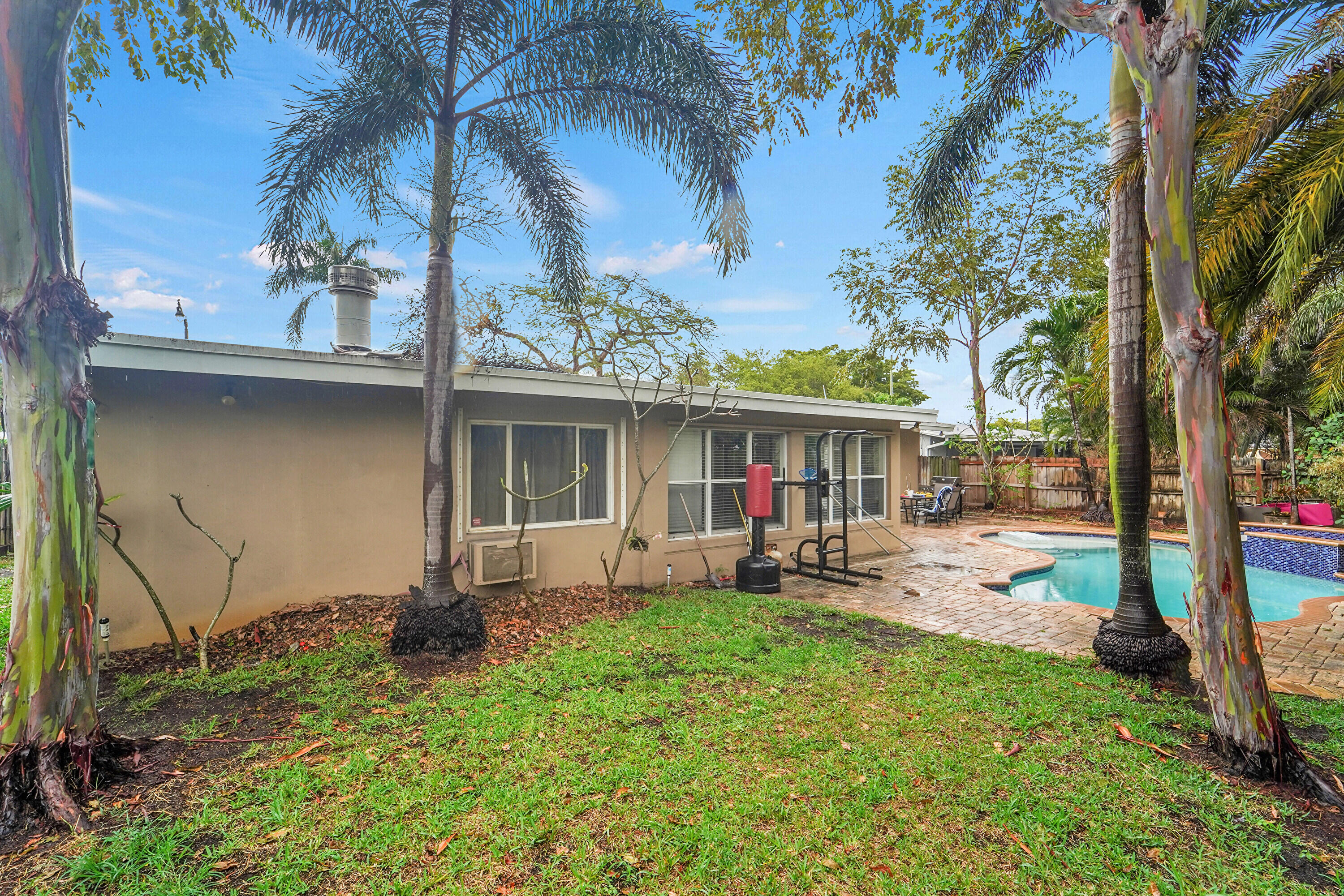 POMPANO GOLF ESTATES 1ST - Residential