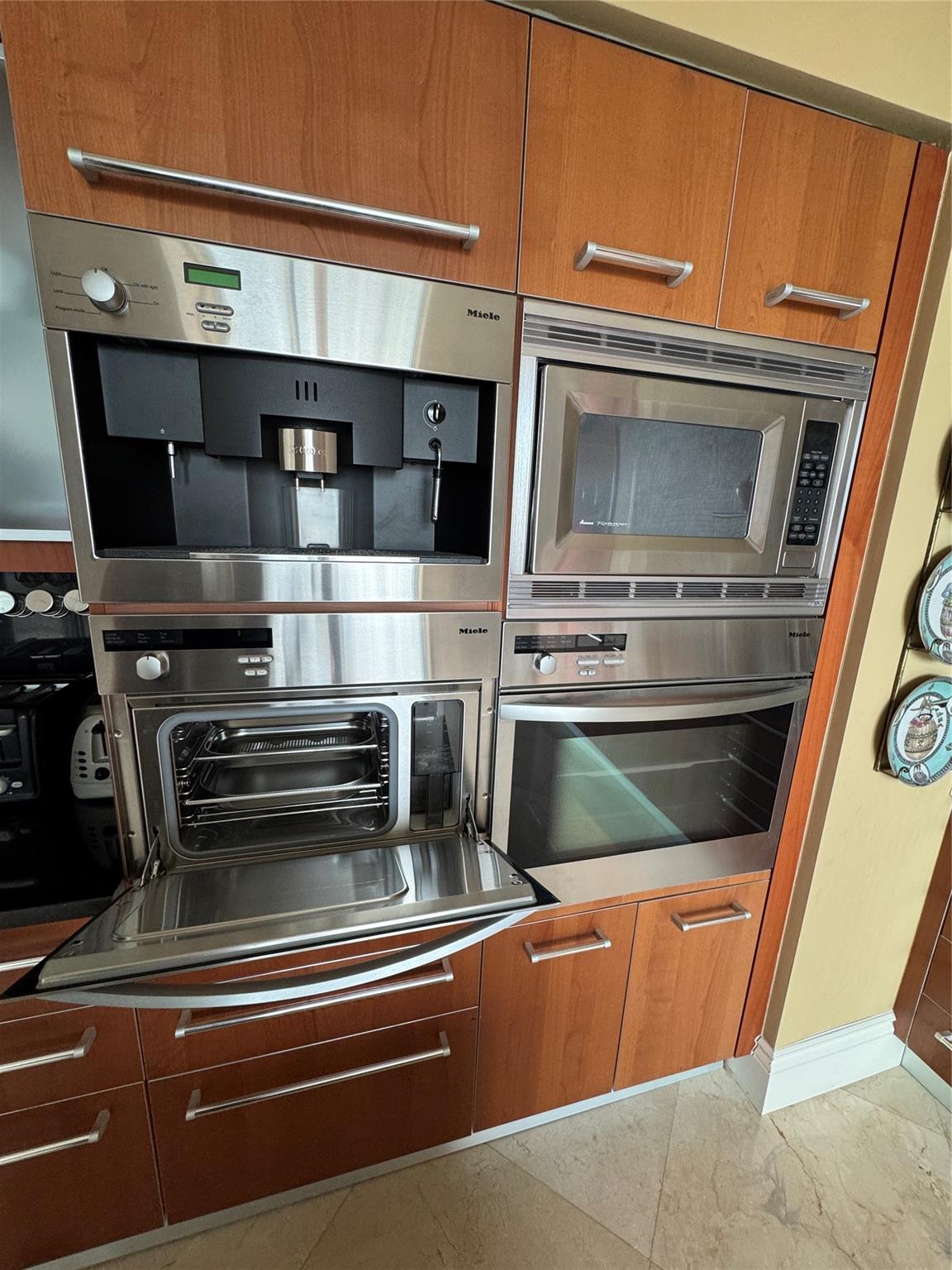 JADE RESIDENCES BRICKELL - Residential