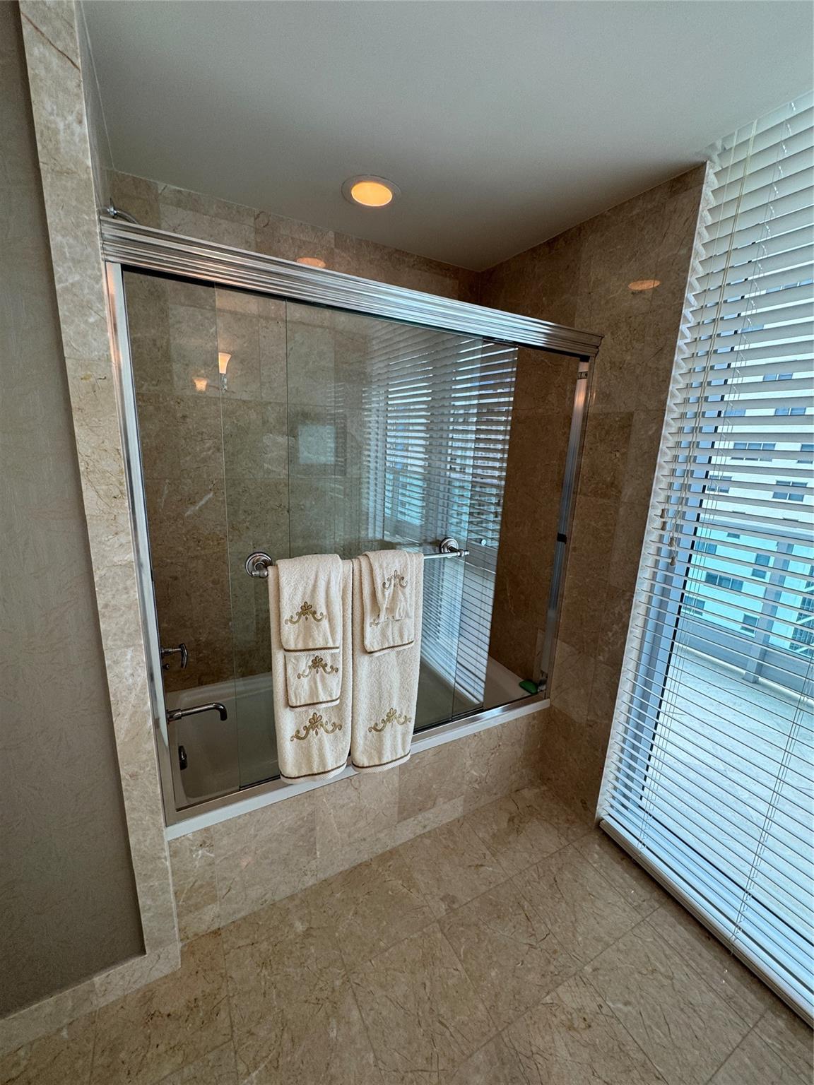 JADE RESIDENCES BRICKELL - Residential