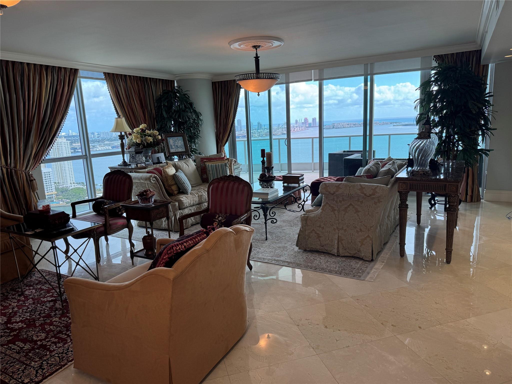 JADE RESIDENCES BRICKELL - Residential