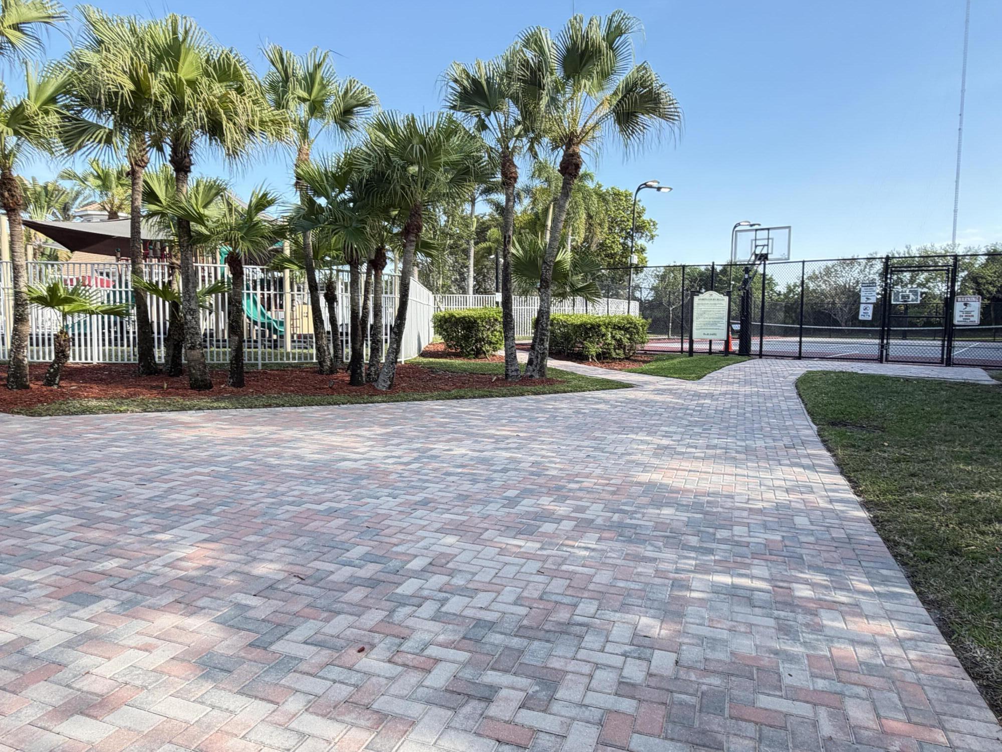 THOROUGHBRED LAKE ESTATES 2 - Residential