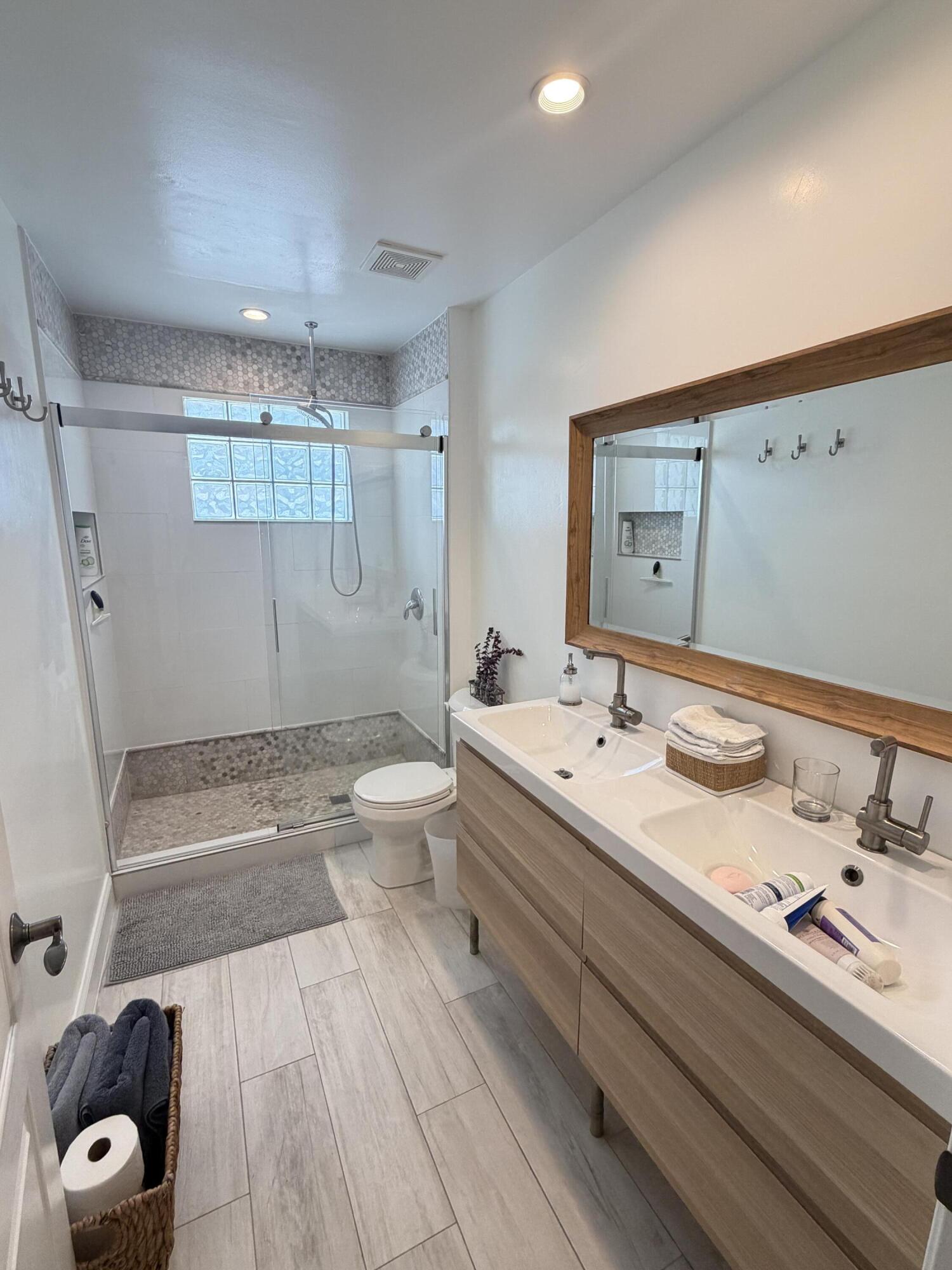 THOROUGHBRED LAKE ESTATES 2 - Residential