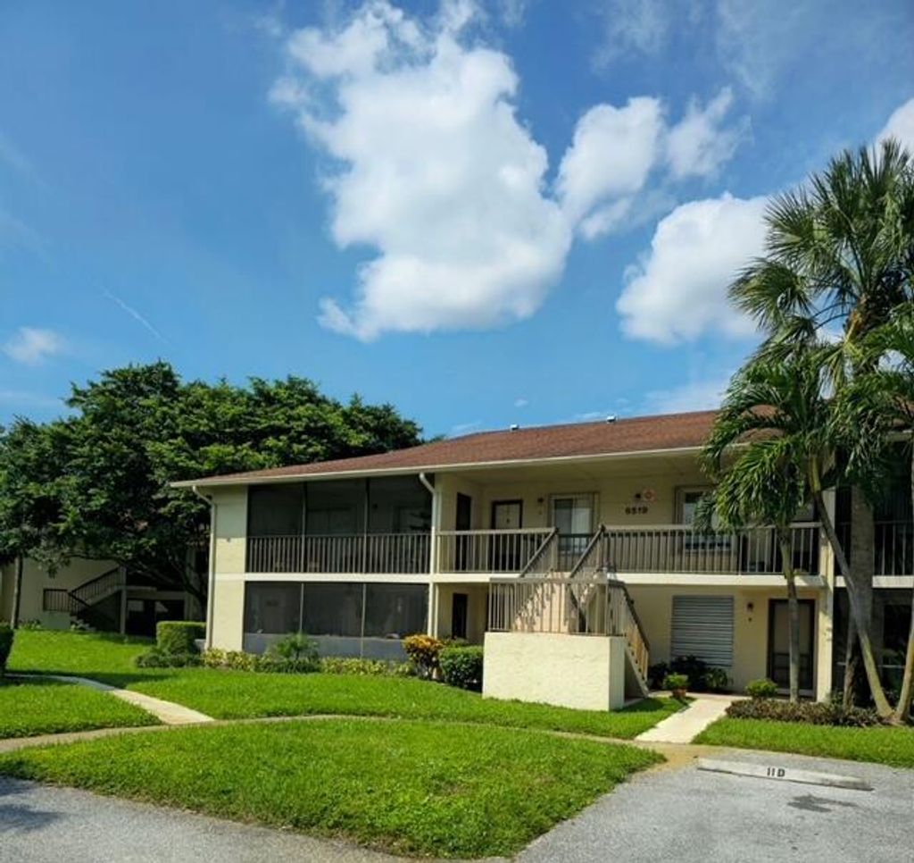 Photo of 6519 Chasewood Drive E #E, Jupiter, FL 33458 (MLS # R11107351)