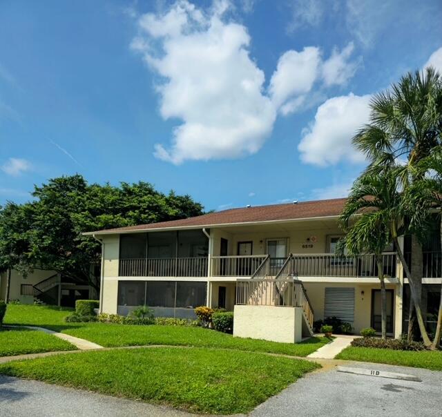 Furnished 2nd floor condo in popular Chasewood north Community available. Open floorpan with high ceilings, light and bright with big covered patio. 2 assigned parking spots on front of condo. Chasewood is located in the heart of Jupiter. Close to Shopping, Restaurants, Hospitals and Highways and there is also a dog park close by. Beaches are only 15 min away.