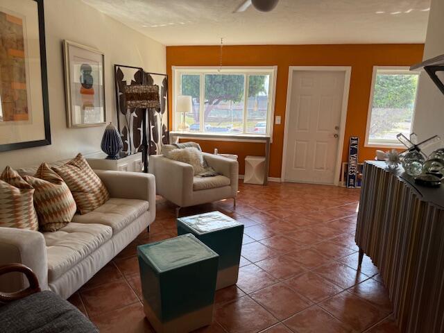 MURRY HILLS APT BLDG COND - Residential