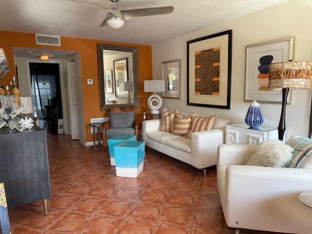 MURRY HILLS APT BLDG COND - Residential