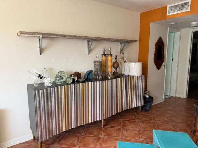 MURRY HILLS APT BLDG CONDO - Residential