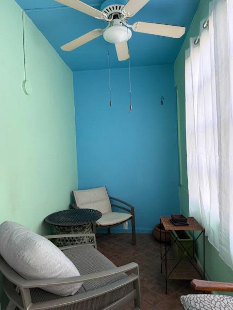 MURRY HILLS APT BLDG COND - Residential