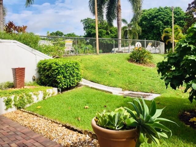 MURRY HILLS APT BLDG COND - Residential