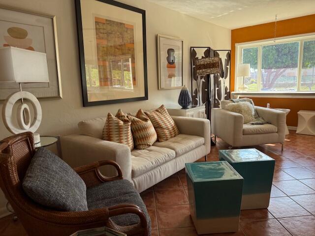 MURRY HILLS APT BLDG CONDO - Residential