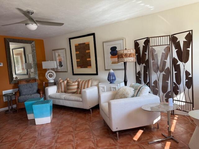 MURRY HILLS APT BLDG COND - Residential