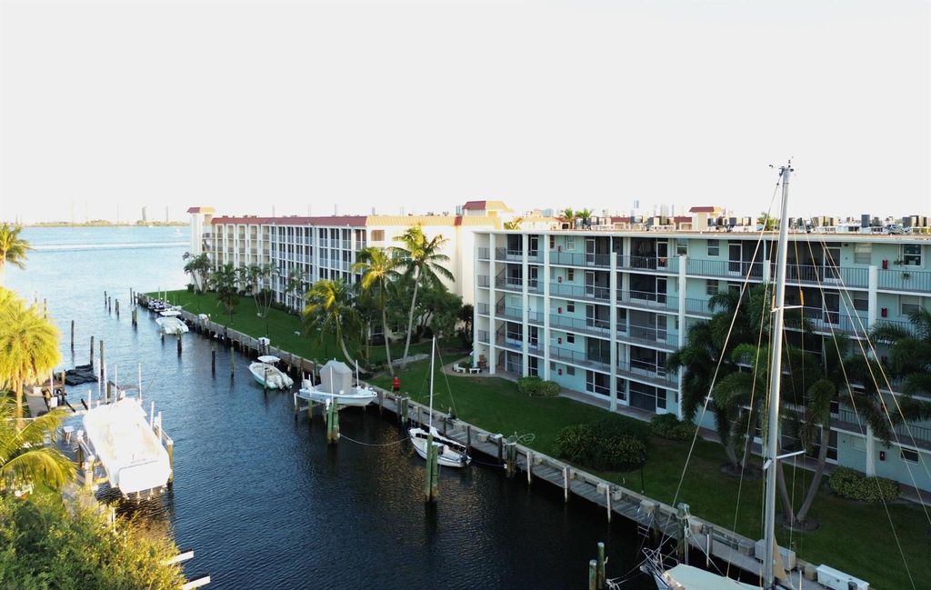 Photo of 109 Paradise Harbour Boulevard #414, North Palm Beach, FL 33408 (MLS # R10927963)