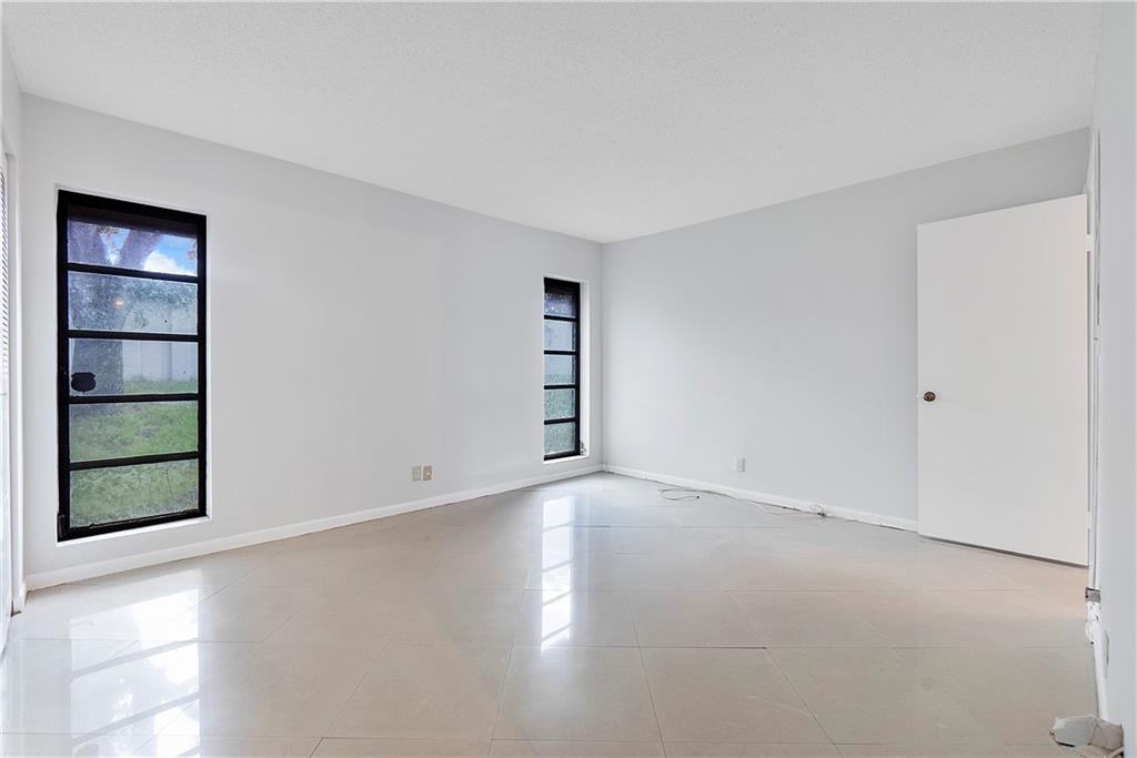 The Meadows Of Crystal La - Residential
