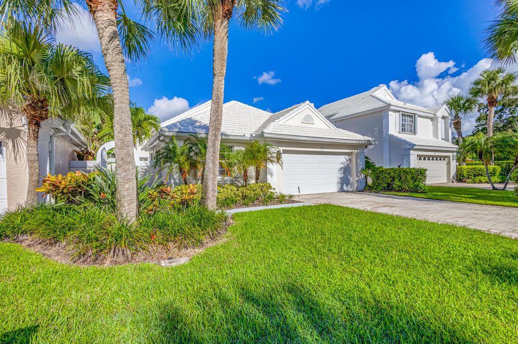 Photo of 60 Windsor Lane, Palm Beach Gardens, FL 33418 (MLS # R10922610)