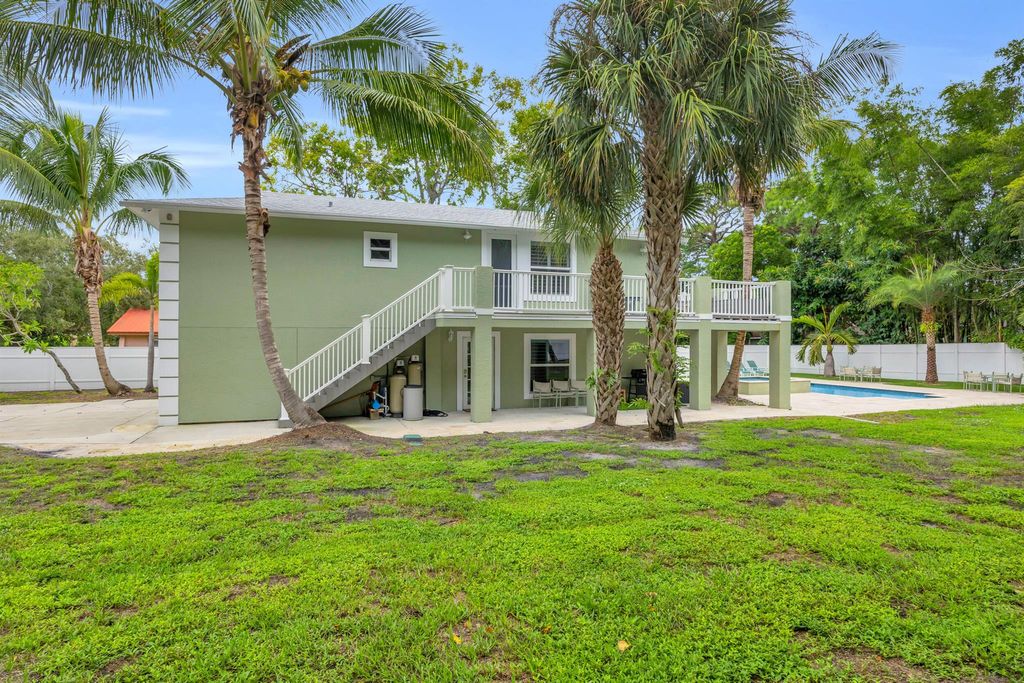Photo of 10869 SE Linden Street, Jupiter, FL 33469 (MLS # R11125347)