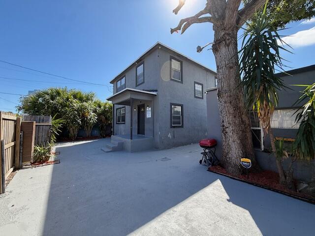 CLOWS - Residential Lease