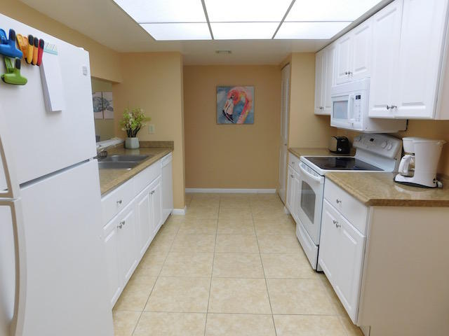 LAVERS DELRAY RACQUET CLUB CONDO - Residential Lease