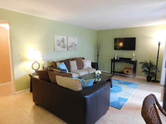LAVERS DELRAY RACQUET CLUB CONDO - Residential Lease