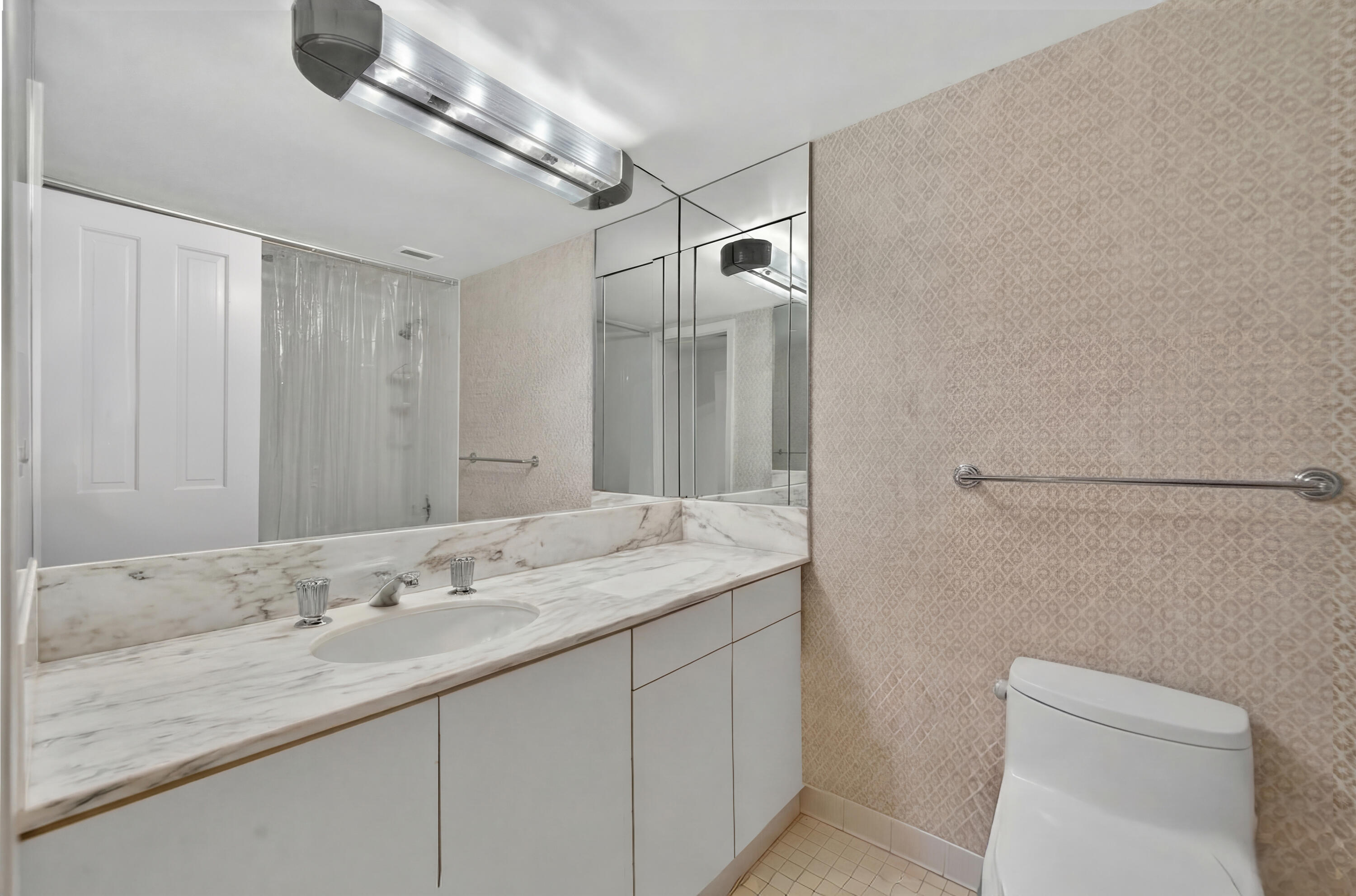 TOWERHOUSE CONDO - Residential