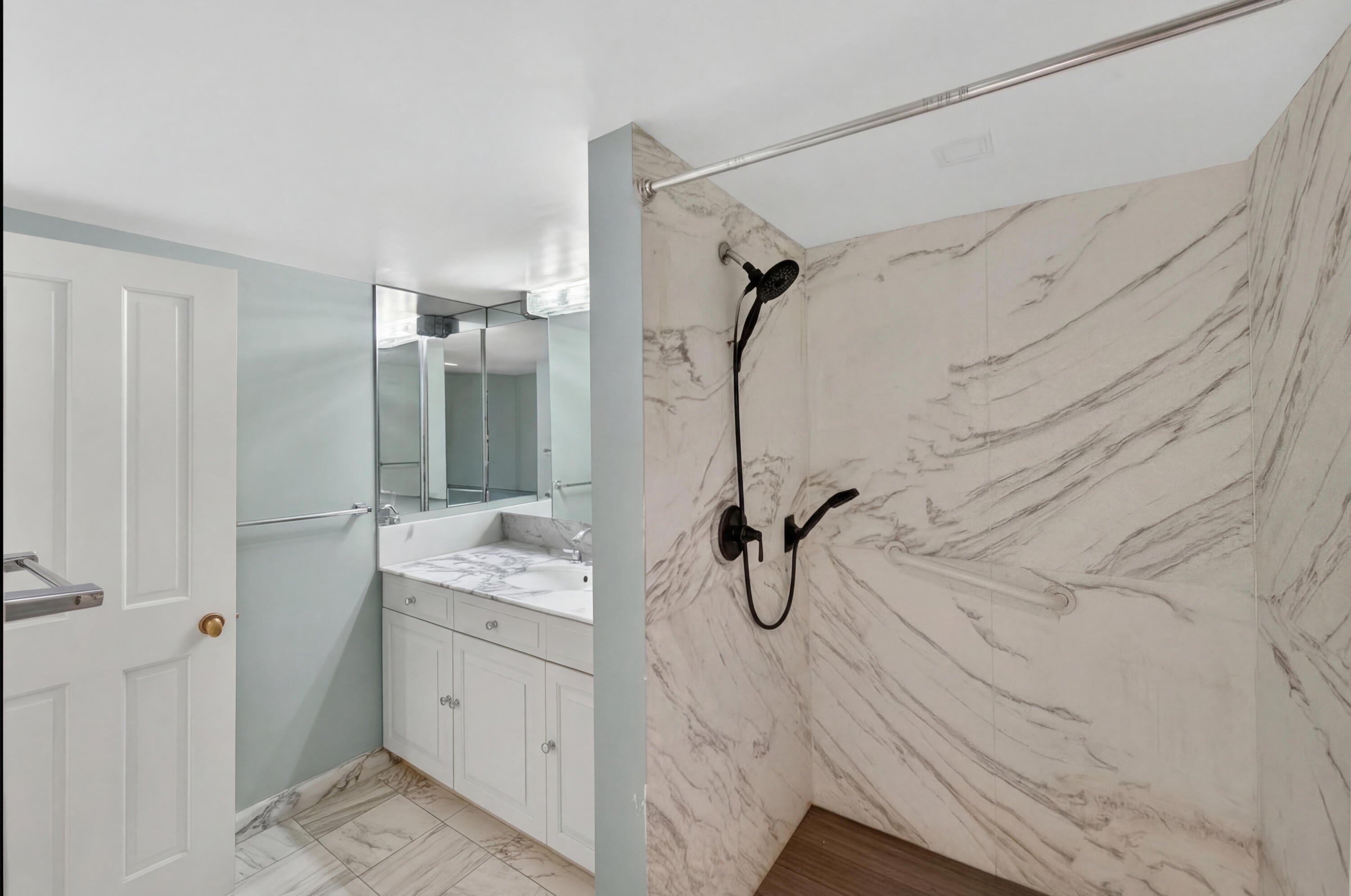 TOWERHOUSE CONDO - Residential