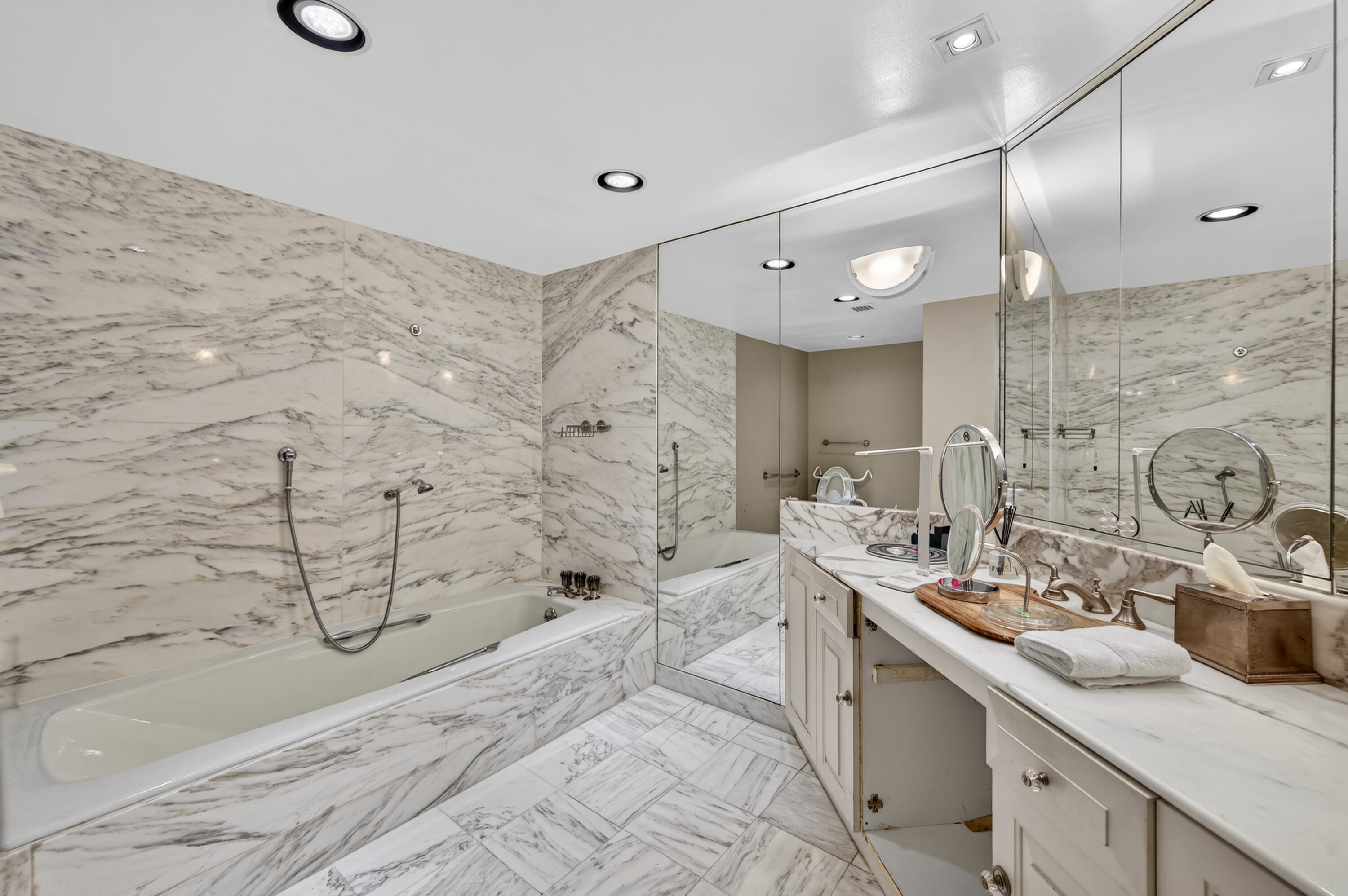 TOWERHOUSE CONDO - Residential