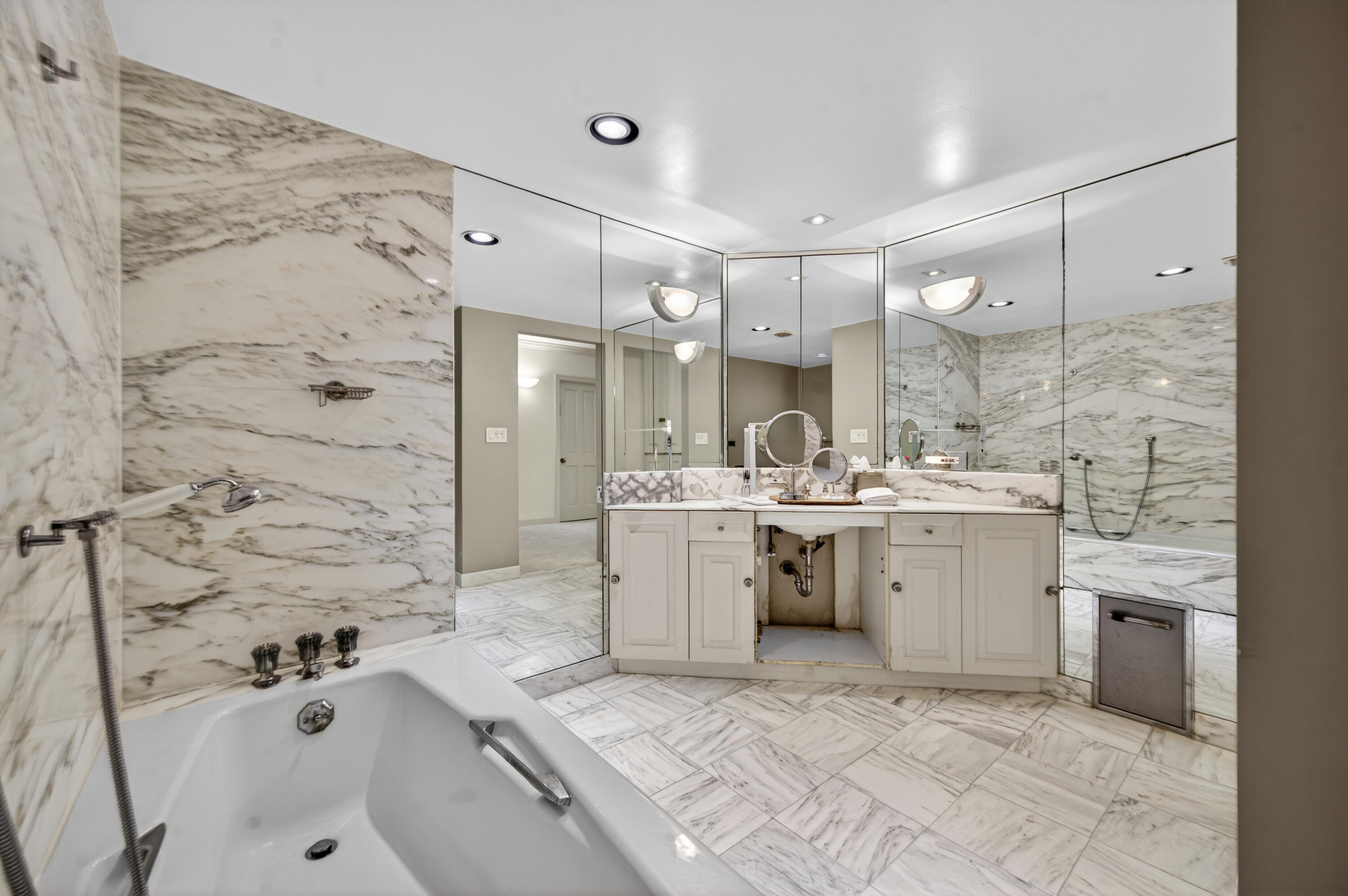 TOWERHOUSE CONDO - Residential