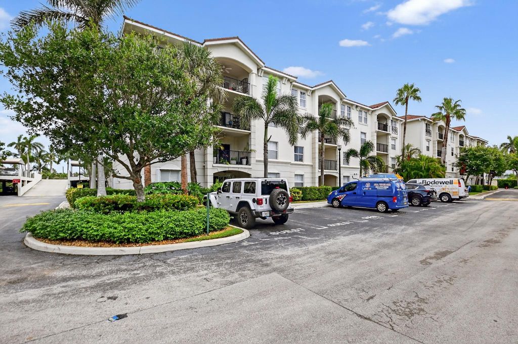 Photo of 3212 Tuscany Way #3212, Boynton Beach, FL 33435 (MLS # F10515235)