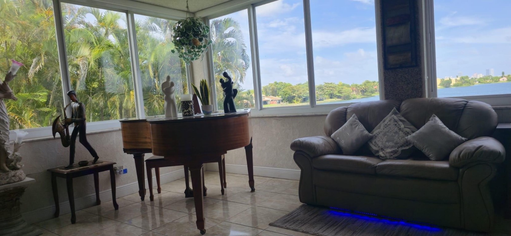 ROYAL OAKS CONDO - Residential Lease