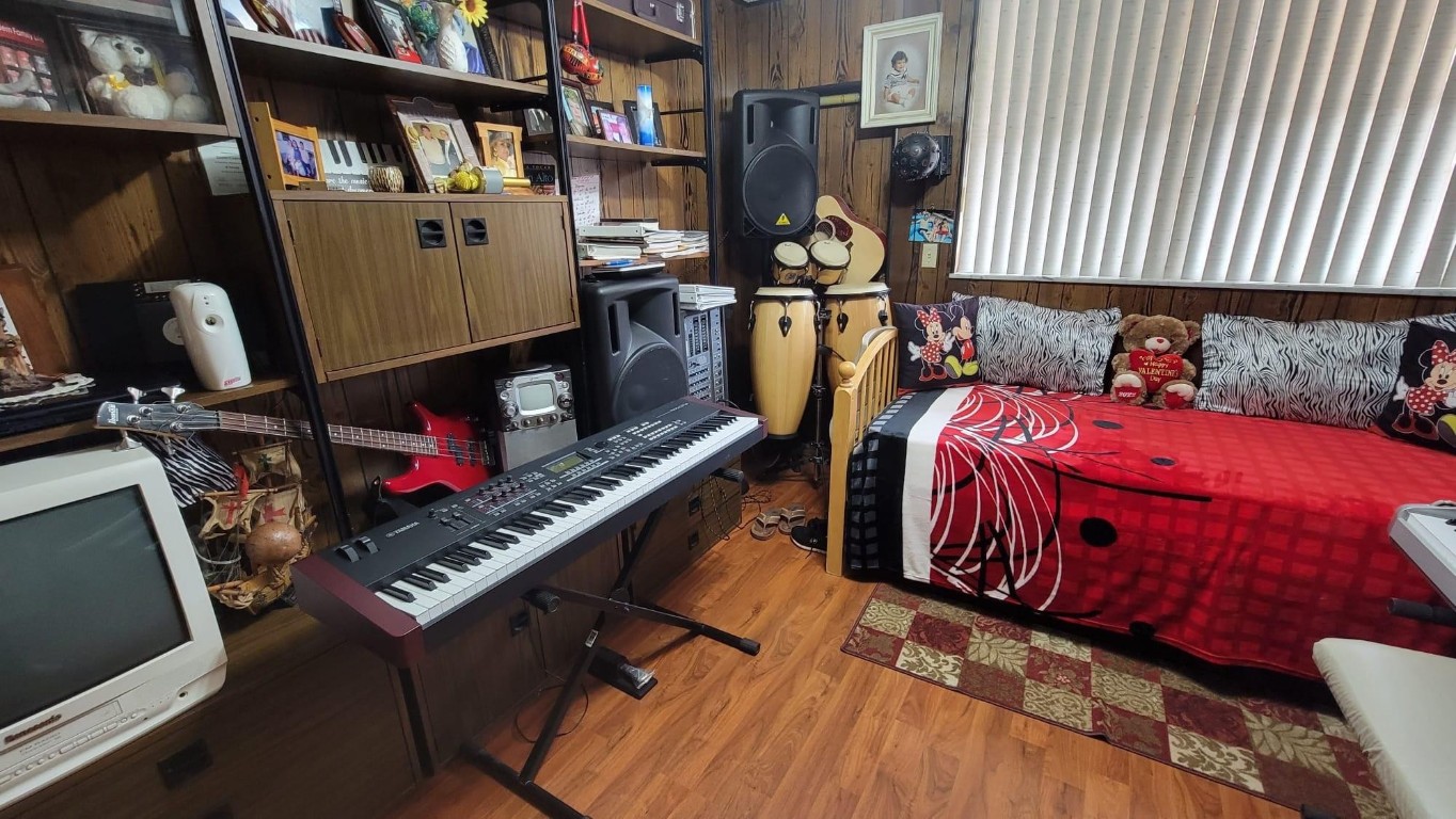 ROYAL OAKS CONDO - Residential Lease