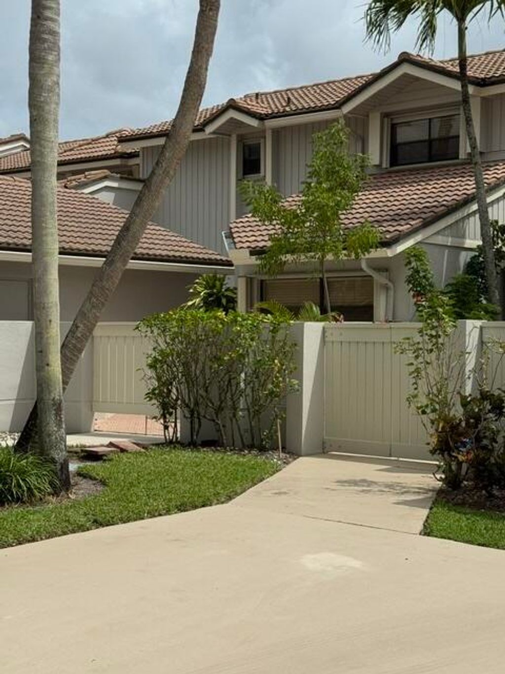 Photo of 505 Prestwick Circle, Palm Beach Gardens, FL 33418 (MLS # B26029931)